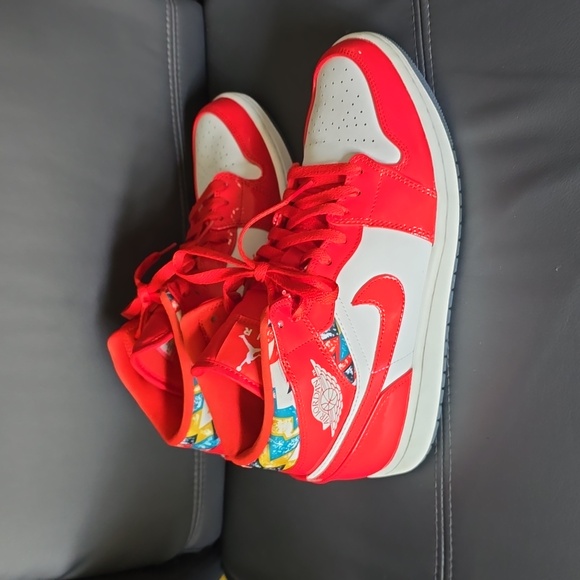 Nike Air Jordan 1 Mid SE Barcelona Sweater Red Men’s 9.5 EUR 45 (DC7294 600) - Picture 3 of 9